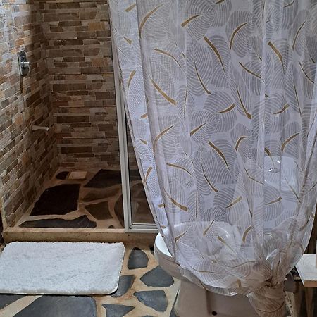 ウクンダ Diani Yoga Barn Bed & Breakfast エクステリア 写真