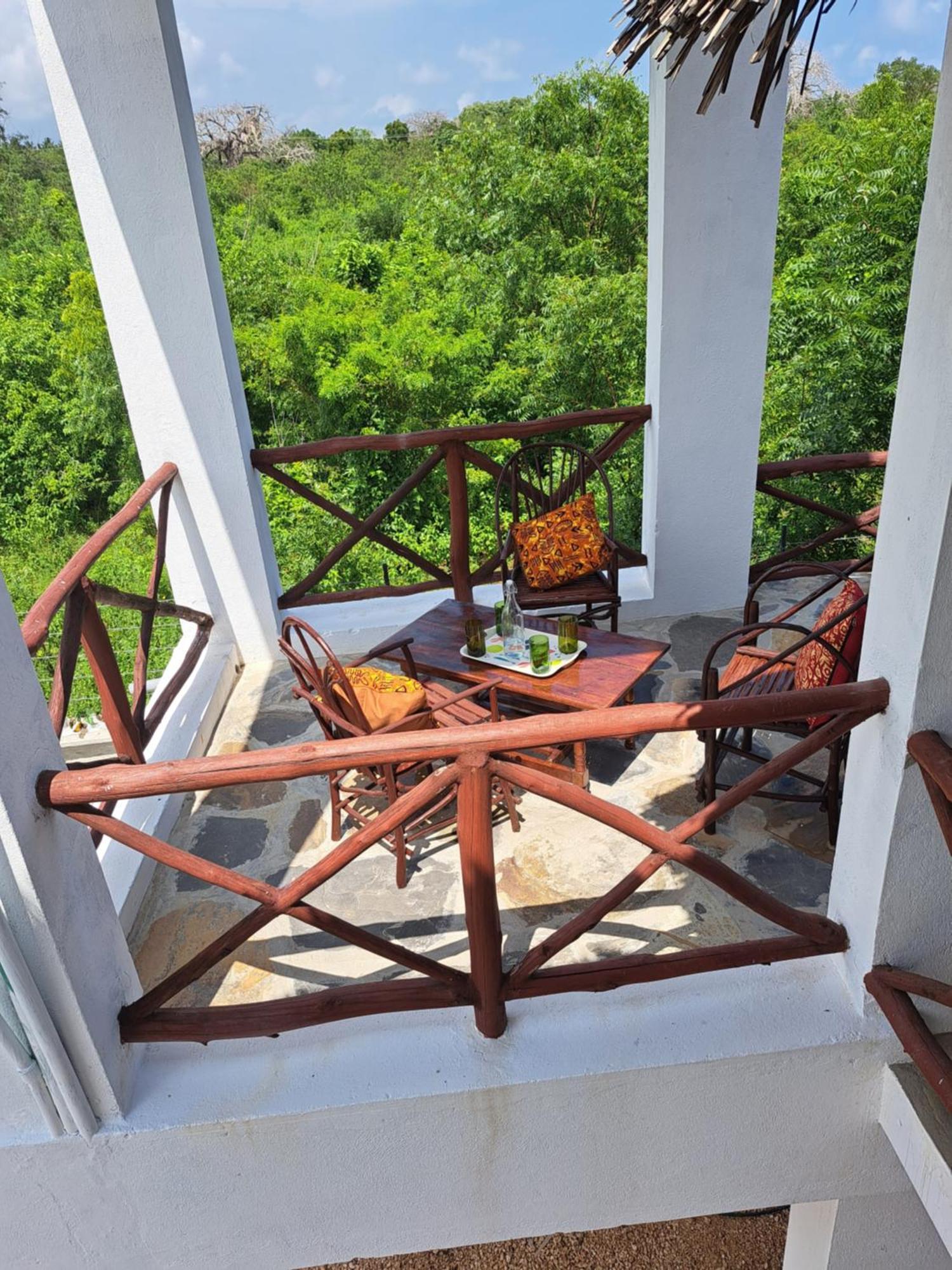 ウクンダ Diani Yoga Barn Bed & Breakfast エクステリア 写真
