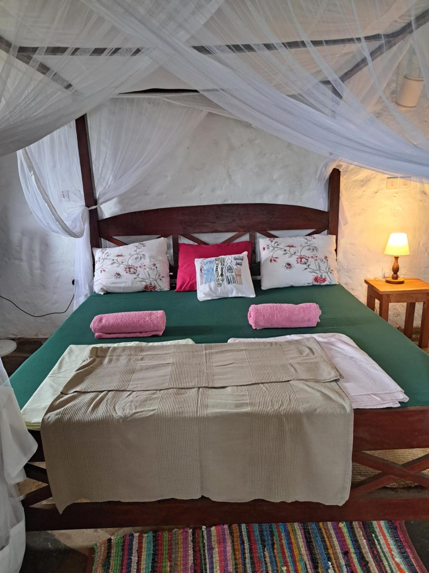 ウクンダ Diani Yoga Barn Bed & Breakfast エクステリア 写真