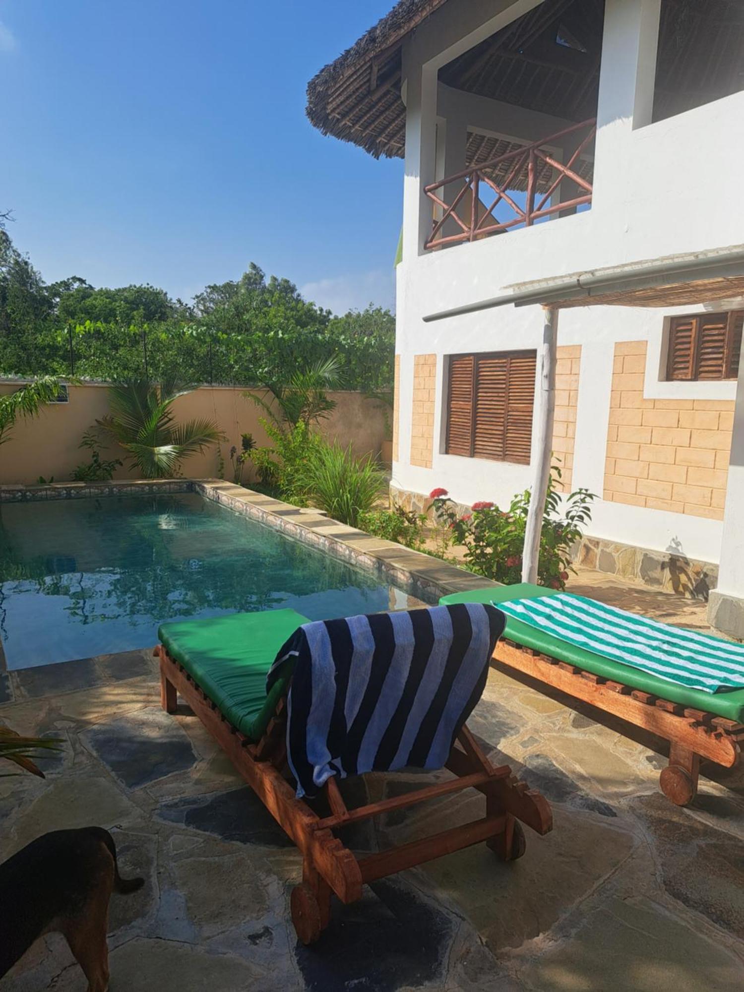 ウクンダ Diani Yoga Barn Bed & Breakfast エクステリア 写真