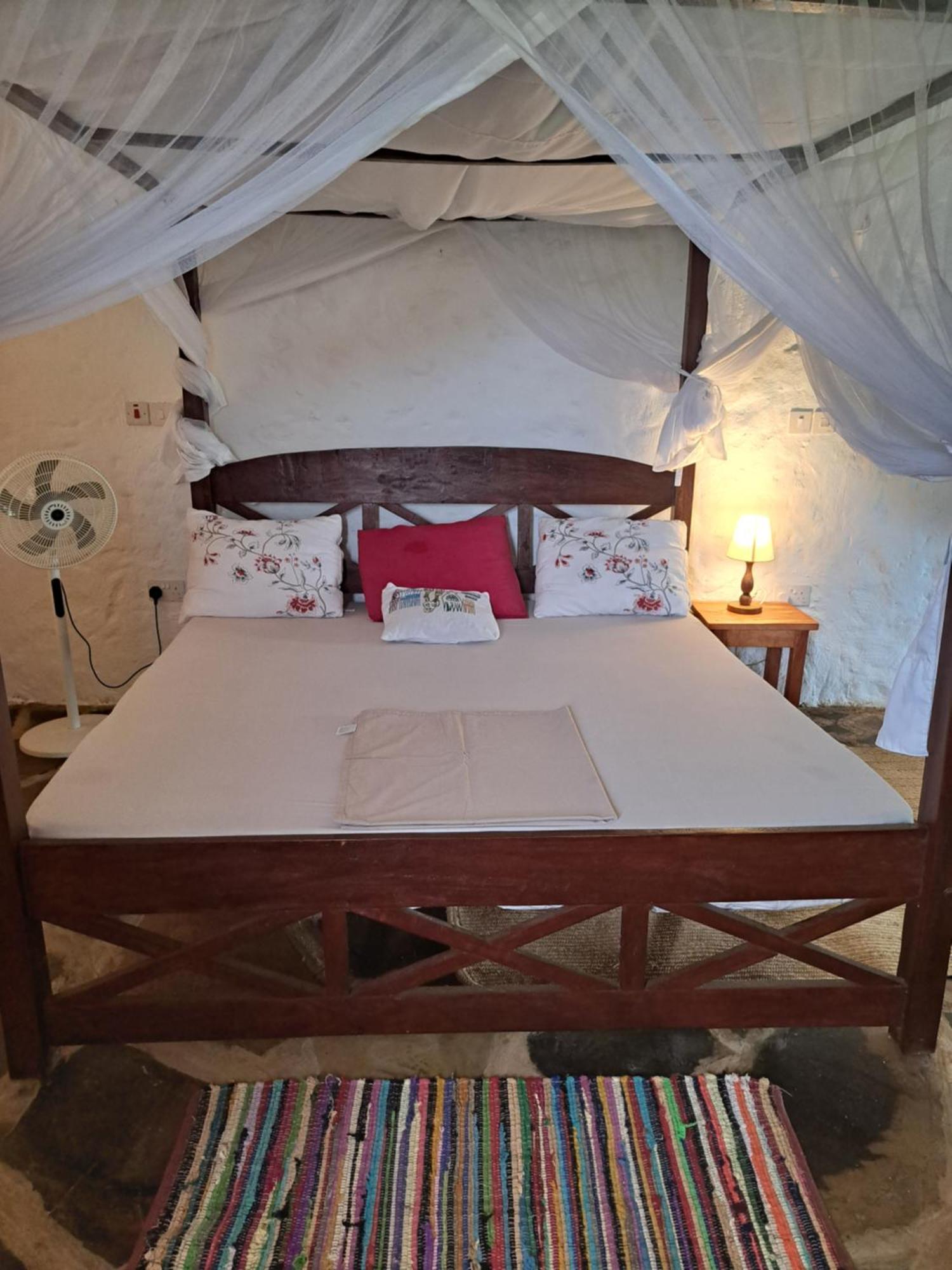 ウクンダ Diani Yoga Barn Bed & Breakfast エクステリア 写真