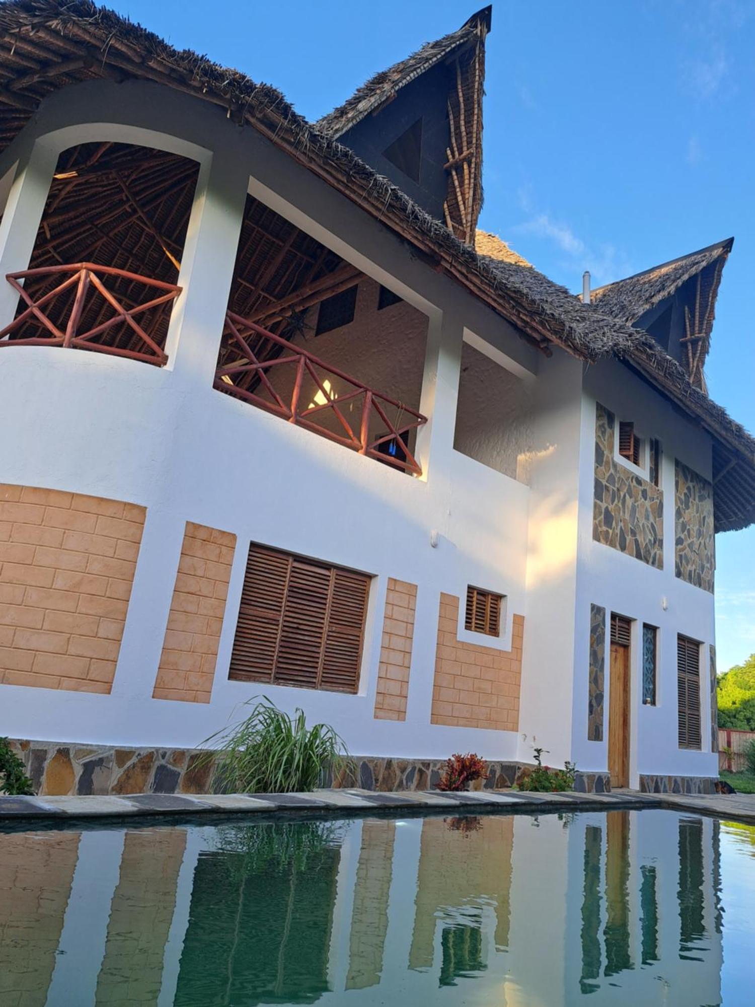 ウクンダ Diani Yoga Barn Bed & Breakfast エクステリア 写真
